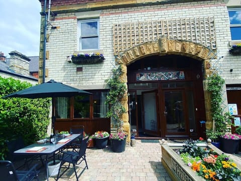 Beautiful converted coach house!