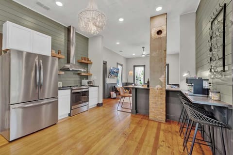 Wrap around bar seating for seven.