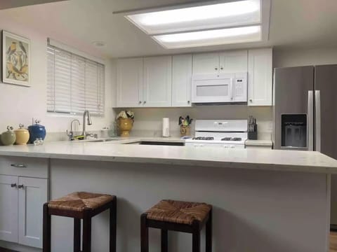 Newly remodeled  full kitchen.