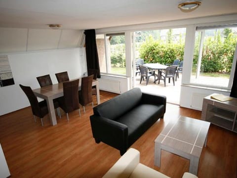 Furniture, Couch, Table, Plant, Building, Comfort, Wood, Interior Design, Floor, Studio Couch