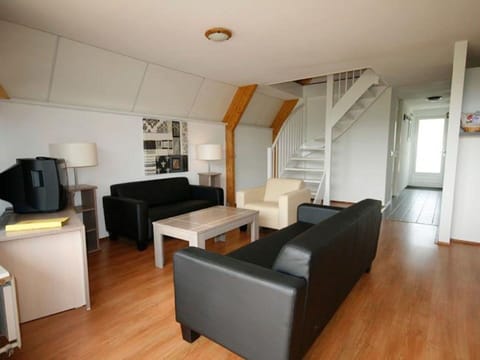 Couch, Furniture, Comfort, Wood, Table, Interior Design, Living Room, Flooring, Floor, Studio Couch