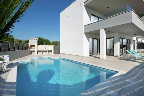 Holiday Home Swimming Pool
