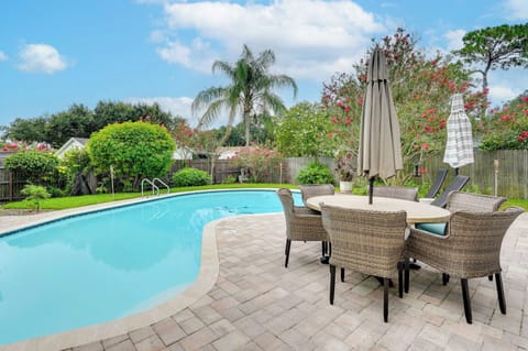 Tampa Vacation Rental | 4BR | 3BA | 2,500 Sq Ft | 1 Step to Enter