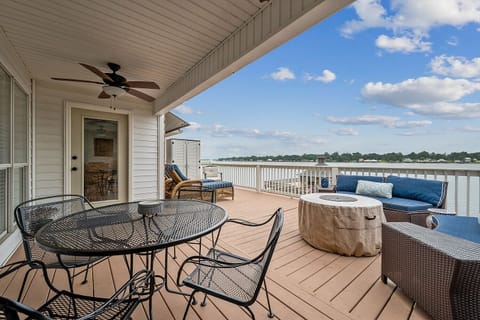 2nd floor balcony porch with the pier in the background.