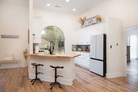 Fully stocked kitchen, only thing missing is the chef and friends and family!