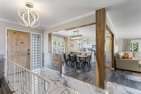 Experience luxury at this stylish Reno retreat w/ a chic living and dining area!
