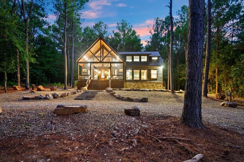 Outshine the Moon - Sleeps 12!