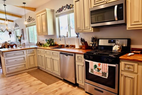 Full kitchen with full sets of pans and dishes