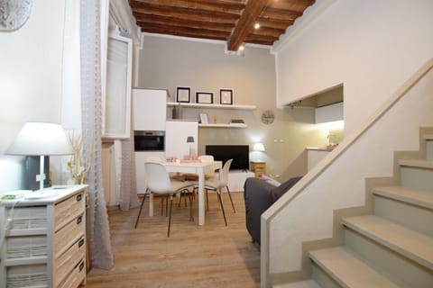 The cosy living-dining room with kitchen corner