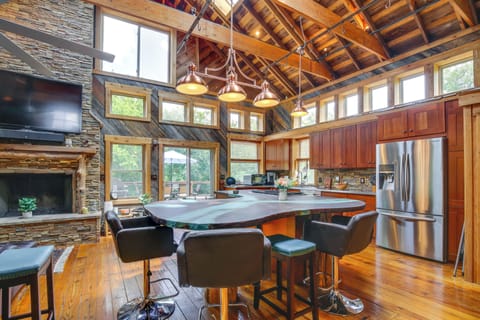 Breakfast Bar | Dishware/Flatware Provided