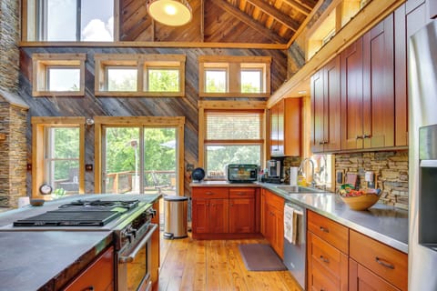 Kitchen | Extensive Cooking Supplies | Coffee Maker | Toaster