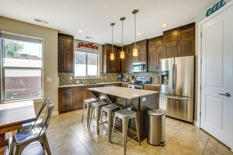 Kitchen | Dishwasher | Breakfast Bar