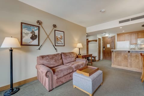 Living Room with 1 Queen Sofa Sleeper and 1 Twin Sofa Sleeper