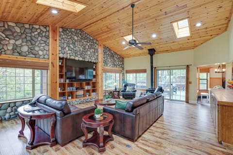 Mi-Wuk Village Vacation Rental | 4BR | 3BA | 3,199 Sq Ft | Stairs Required