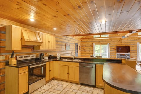 Kitchen | Coffee Maker | Dishwasher Unavailable