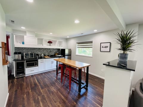 Kitchenette & Dining (Per Local Code - No Range or Stove)