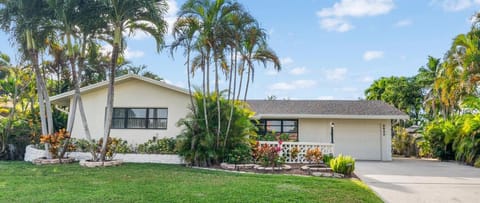 Welcome to your home away from home! This space is designed for comfort and relaxation. Whether you’re here to unwind or explore, we hope you enjoy every moment.