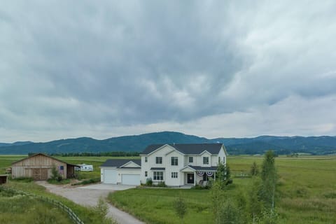 Ample driveway space for multiple vehicles—no street parking needed