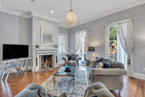 Welcome to Victorian Gem on Broughton Lower!