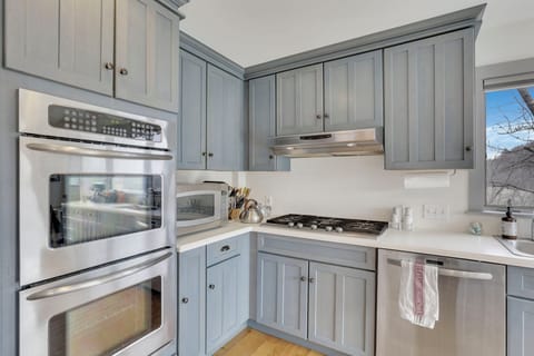 Coffee maker, kitchen-aid, dishwasher, dual ovens, microwave, tea kettle & more!