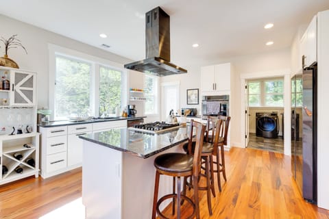 Chef's Kitchen | Cooking Basics Supplied | Wet Bar