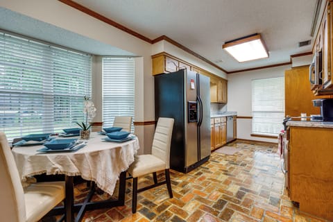 Dining Area | Dining Table | Dishware/Flatware
