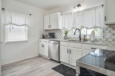 Our kitchen has everything you need to cook delicious meals. The appliances are top-of-the-line, the countertop is sleek and durable, and the kitchen is spacious and well-lit. This kitchen is perfect for entertaining guests or cooking for a large family.