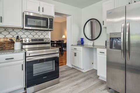 Our kitchen has everything you need to cook delicious meals. The appliances are top-of-the-line, the countertop is sleek and durable, and the kitchen is spacious and well-lit. This kitchen is perfect for entertaining guests or cooking for a large family.