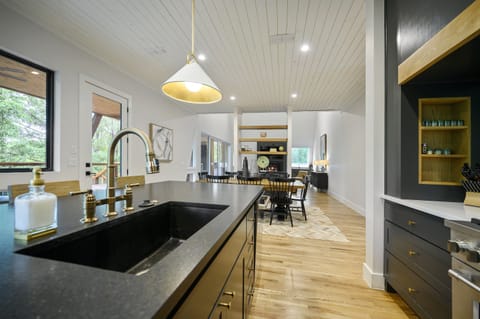 Kitchen: Experience culinary bliss in a stylish, light-filled space with modern amenities!