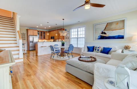 Beach Rose-Main Living Area