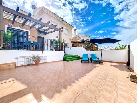 This beautiful townhouse in El Carmolí, Murcia, just a 7 min walk to the beach. With 3 bedrooms, modern amenities, stunning coastal views. Ideal holiday rental.