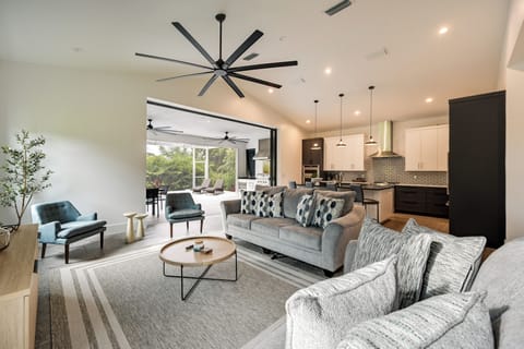 Living Room | Queen Sleeper Sofa