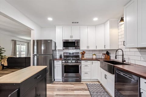 Fully equipped kitchen to serve all of your cooking needs!