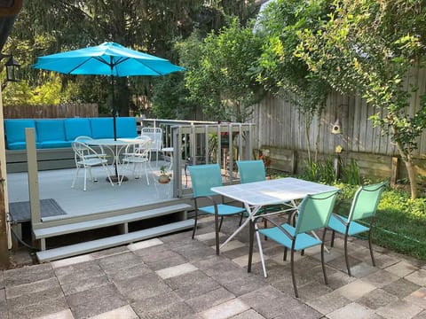 Discover Beach Walk Getaway - A Spacious Summer Cottage Moments from the Lakeshore