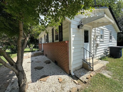 Front door (left), side door (right)