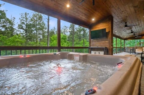 Indoor spa tub