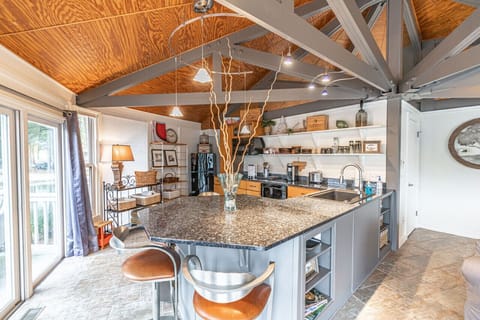 Head into this modernized and fully equipped kitchen