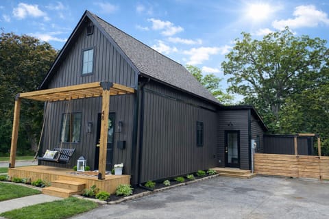 Welcome to Queen & Mill - downtown Kingsville's favourite vacation rental!