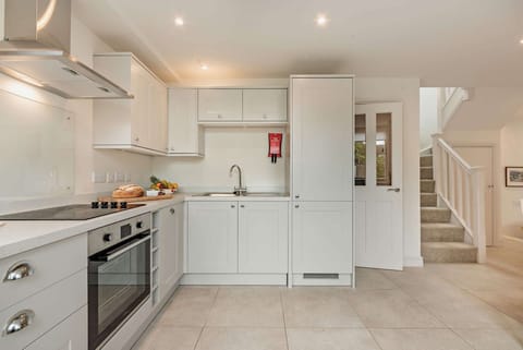 Upper Barn Kitchen - StayCotswold