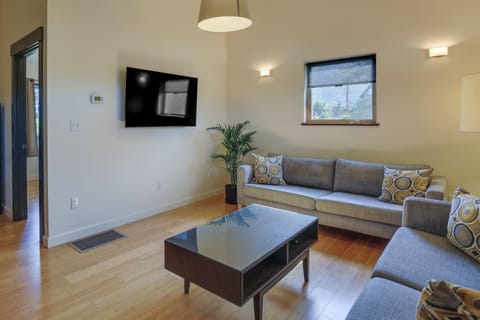 White Salmon Vacation Rental | 2BR | 1BA | 750 Sq Ft | Stairs Required
