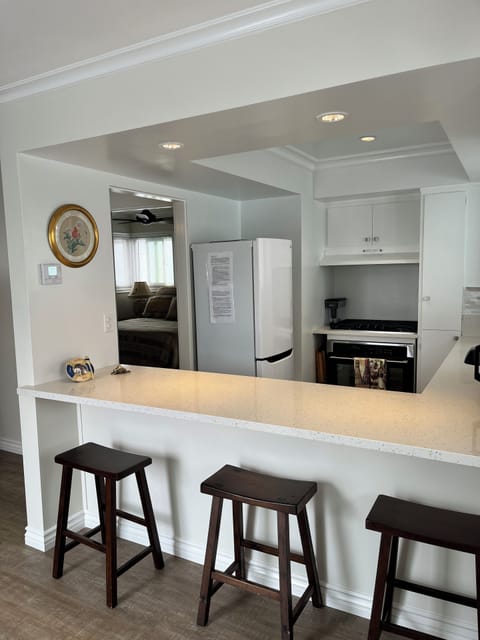 Eating area and new quartz counter