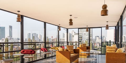 El mobiliario, la decoración y los servicios pueden variar ligeramente.