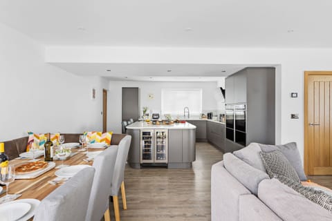 Fresh Escapes - Greenacre - Teignmouth - hot Tub - Sleeps 10