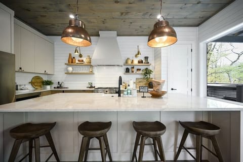 Kitchen: Gourmet space with sleek design, perfect for culinary adventures and gatherings!