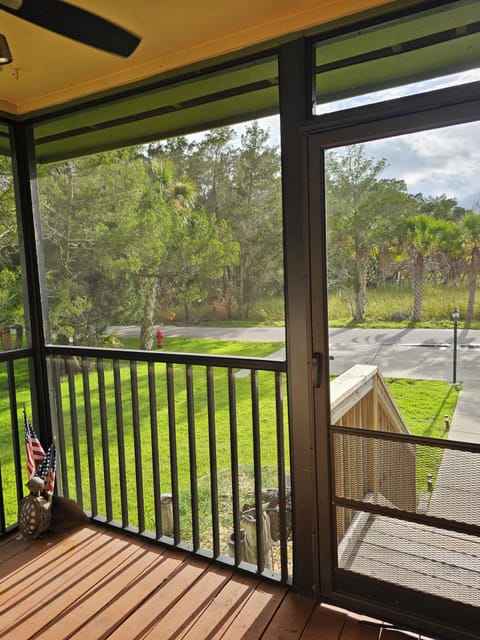 Front porch facing driveway