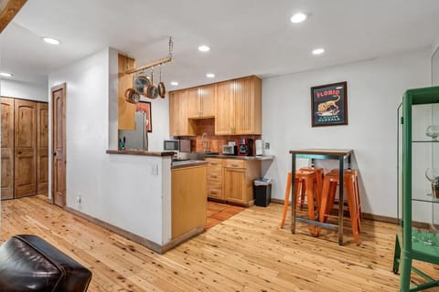 Cozy, rustic-style kitchen