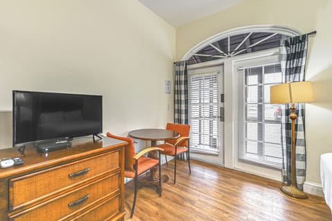 Naples Vacation Rental | Studio | 1BA | Step Required | 280 Sq Ft