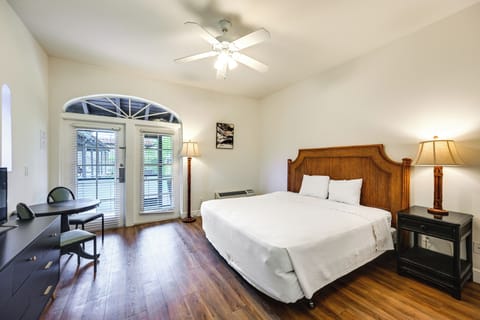 Naples Vacation Rental | Studio | 1BA | 280 Sq Ft | Step-Free Access