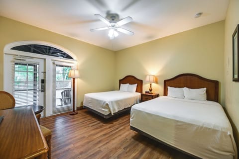Naples Vacation Rental | Studio | 1BA | 280 Sq Ft | Step-Free Access