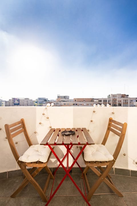 2 balcony